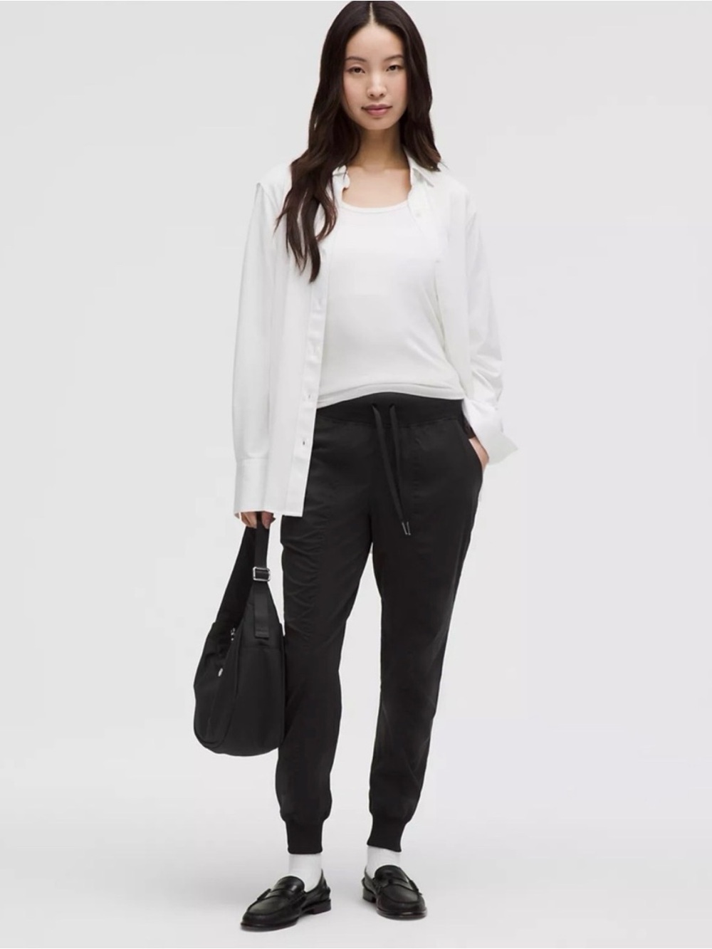 Lululemon Dance Studio Mid-Rise Jogger Full Length in Black.